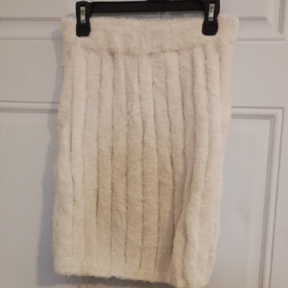 Forever 21 Ivory Ribbed Faux Fur Pencil Skirt